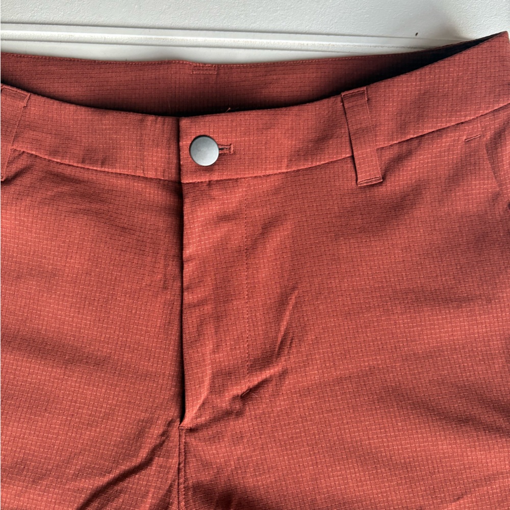 Lululemon Men’s Commission Classic Fit 9” Shorts Rust Orange Size 30 - Picture 3 of 7